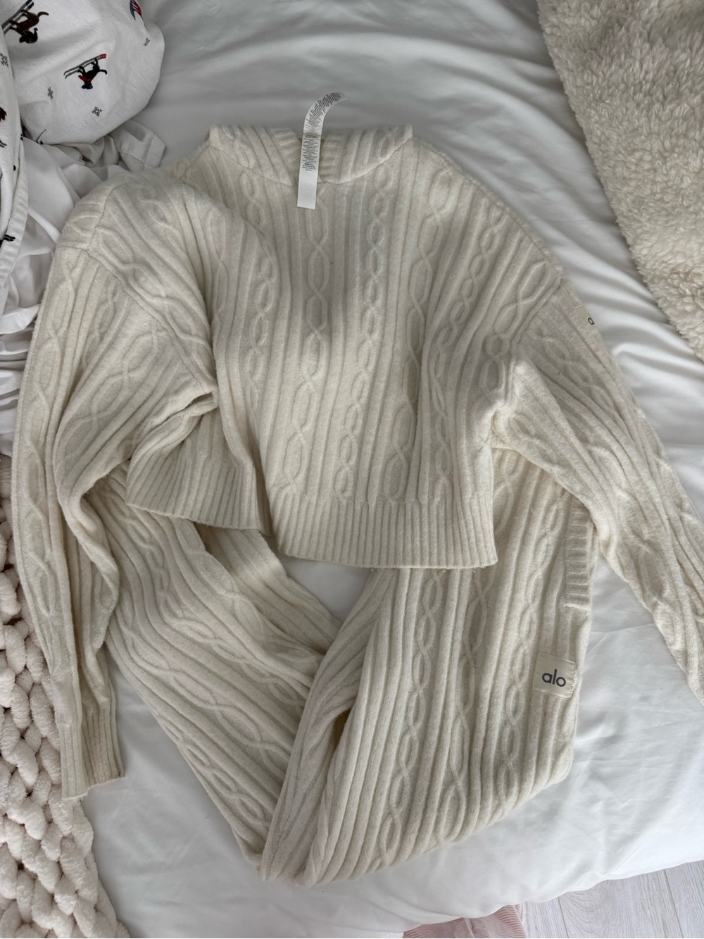 ALO Yoga Cream Cable Knit Cropped Crewneck Sweater - Picture 1 of 3